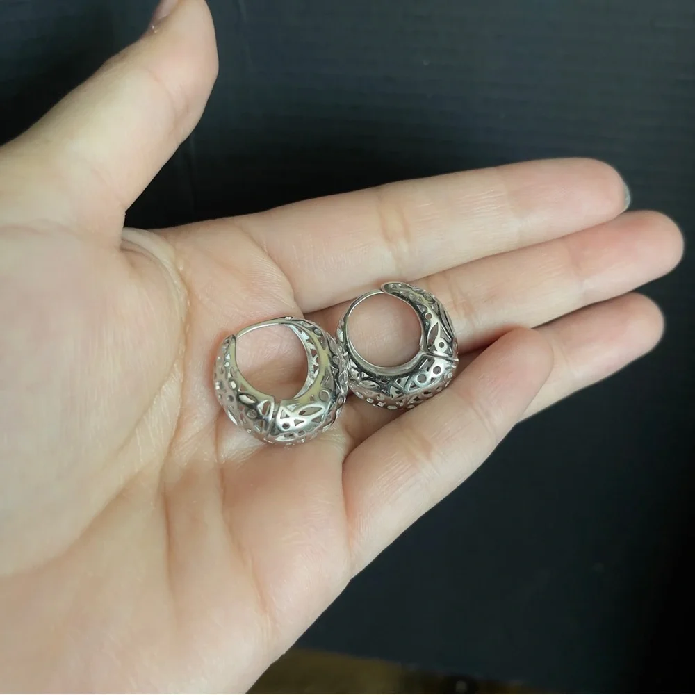 Sterling silver filagree hoop 1 inch earrings unmarked